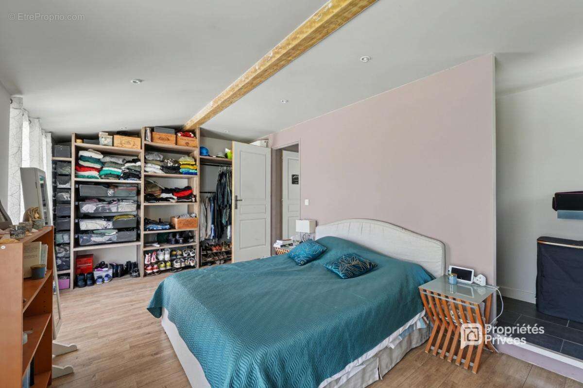 Maison Bessens ( Lapeyrière ) T6 avec piscine sur une parcelle de 5666 m2 - photo 12