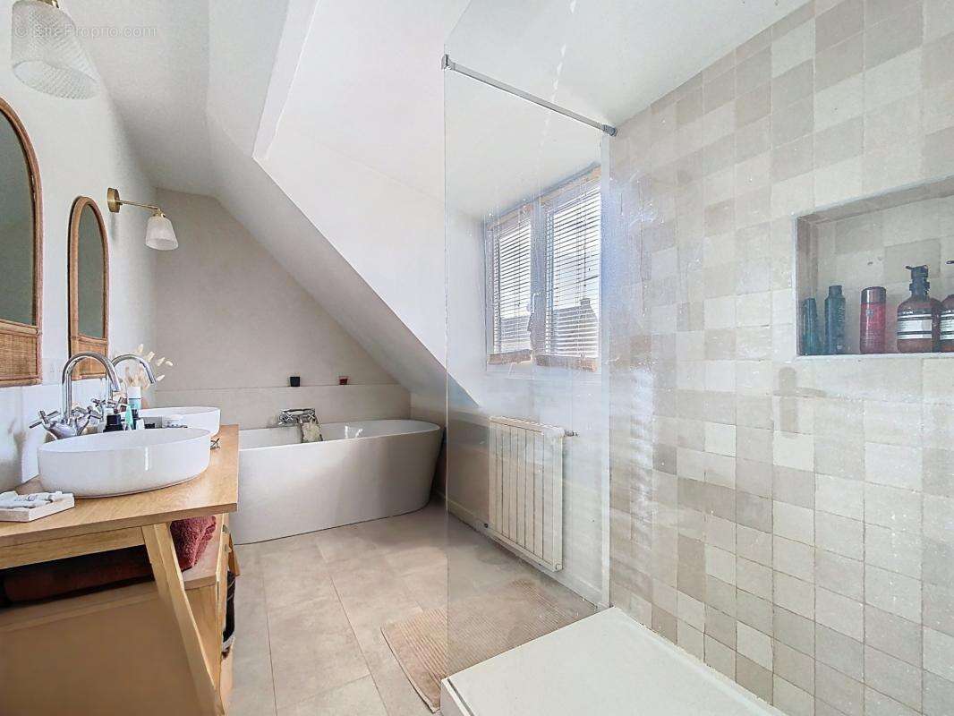 Maison à NEUVILLE-EN-FERRAIN