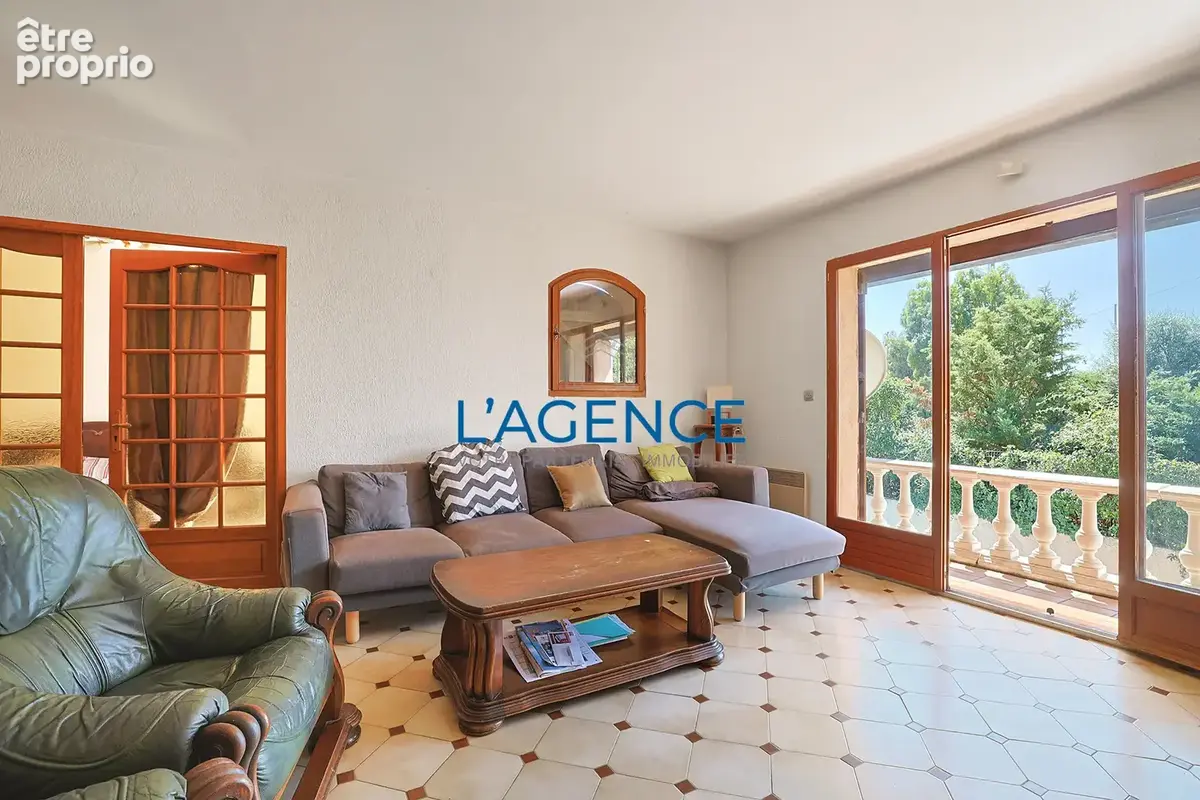 Hyeres proche commodités villa 260m2 avec piscine au calme - photo 5