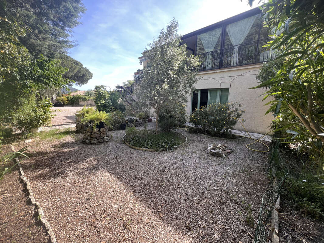 Maison à LE MUY