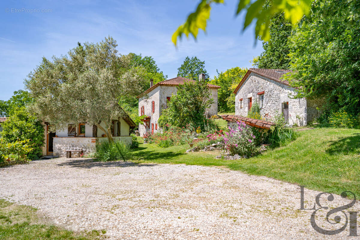 Ensemble immobilier en pierre avec piscine - photo 17