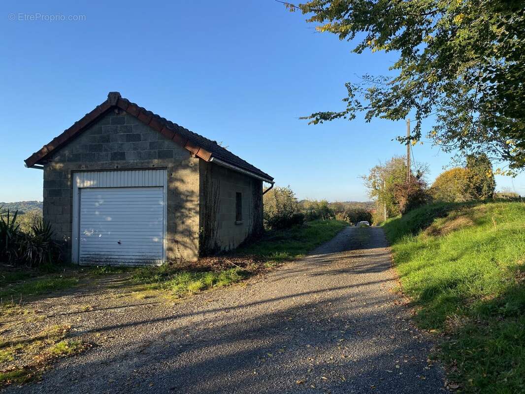 Maison à NEUVIC-ENTIER