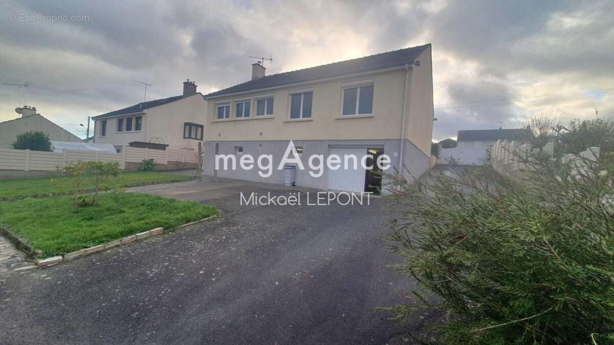 Maison à LE GENEST-SAINT-ISLE