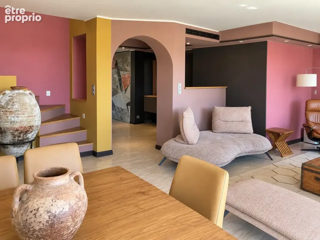 Exceptionnel appartement en dernier etage au coeur du centre-ville hyerois - photo 8