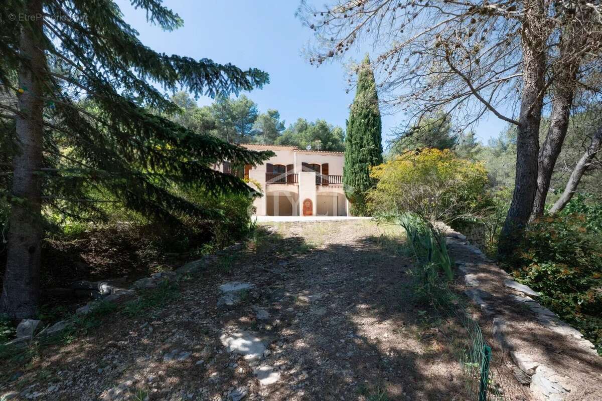 Maison 6 pièces – 182 m² sur 1 HA de terrain clos – Vue dominante – Rognes - photo 14