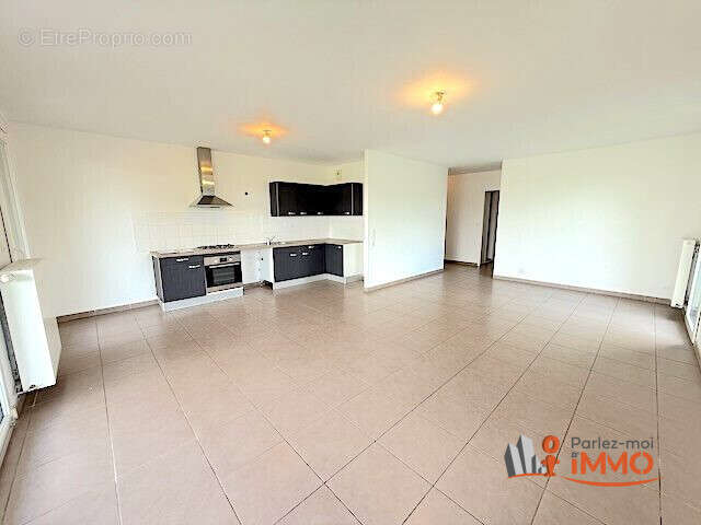 Appartement 97 m² à Saint-Priest-En-Jarez  - photo 2