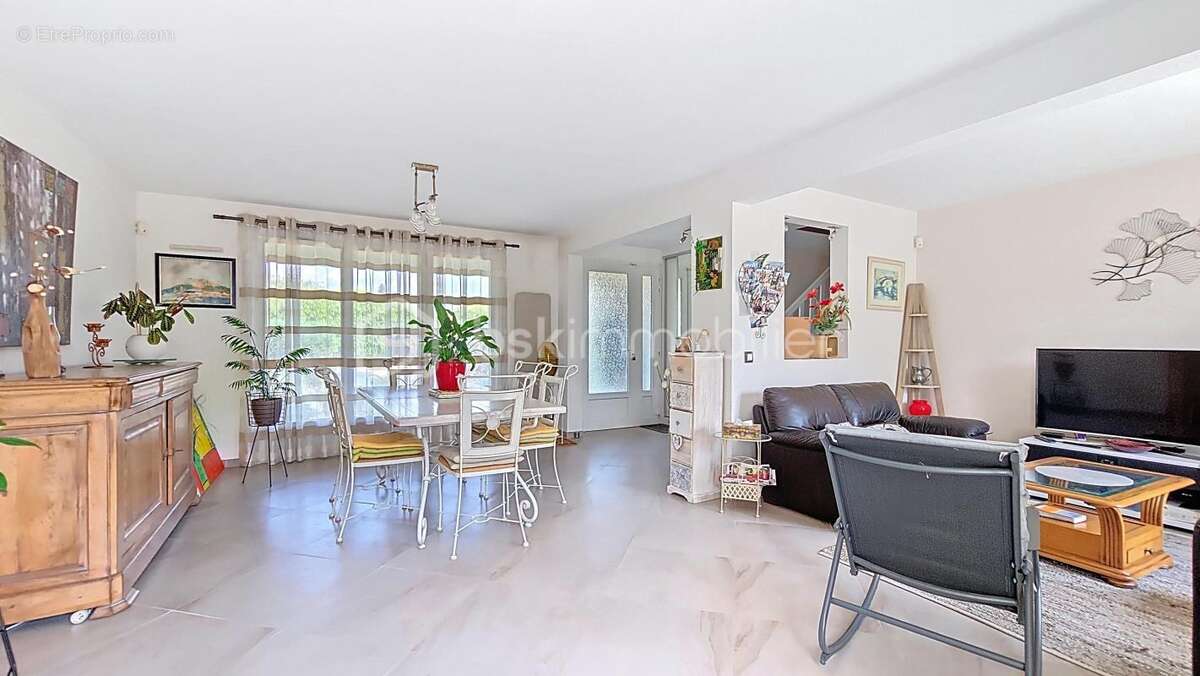 Maison à CHEVRY-COSSIGNY