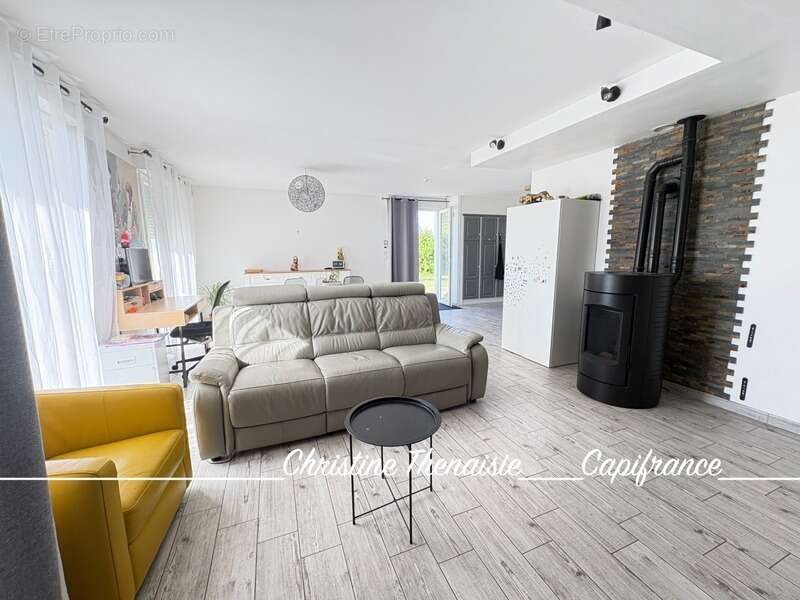 Maison à COMMEQUIERS