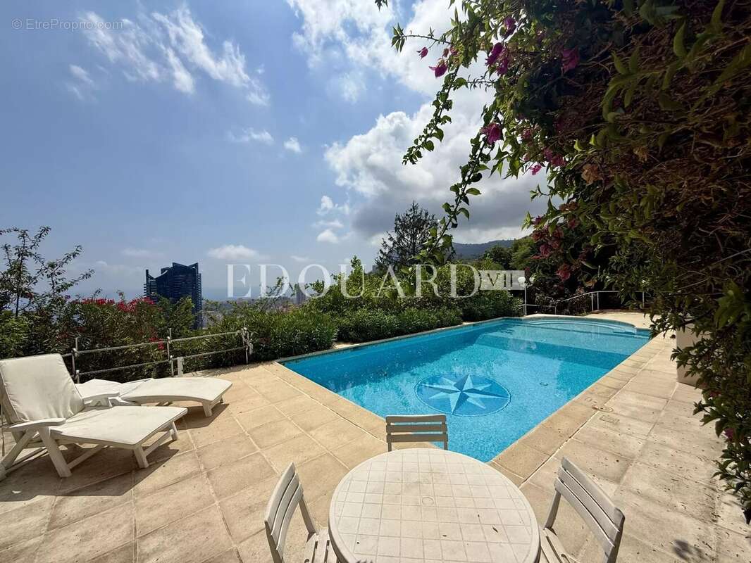 Dans un domaine privé et sécurisé, à vendre villa de prestige avec vue panoramique sur la Principauté de Monaco - photo 24