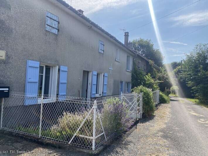 Maison à CHAMPAGNE-MOUTON