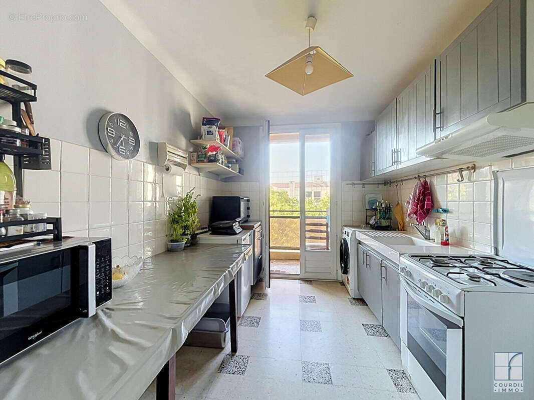 Nîmes 3 pièces vendu loué 65,90 m² cave et parking - photo 2