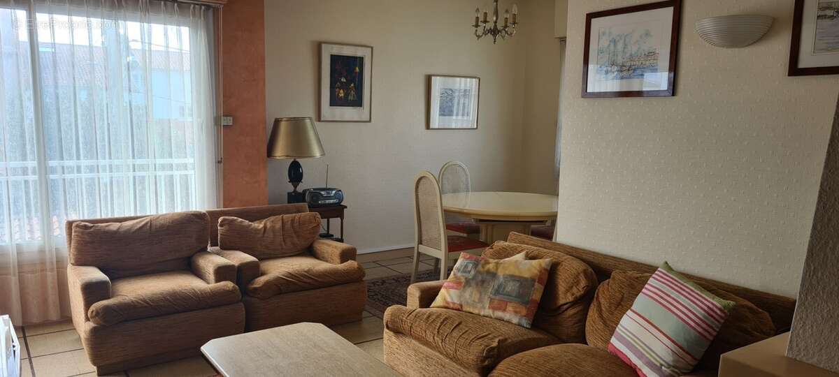 Dpt Charente Maritime (17), à vendre ROYAN appartement T3 avec garage, 100 m de la plage - photo 2