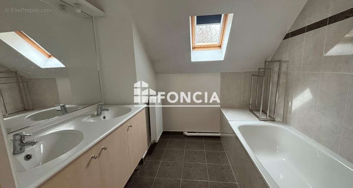 Maison à EVRY-GREGY-SUR-YERRE