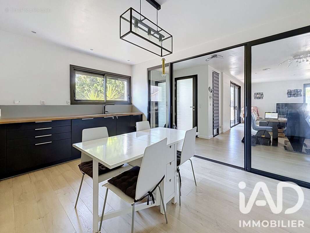 Maison 127 m² à Saint-Genies-De-Fontedit  - photo 4