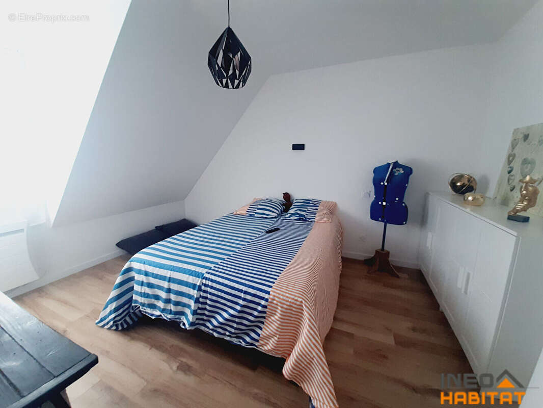 Maison à MONTREUIL-LE-GAST