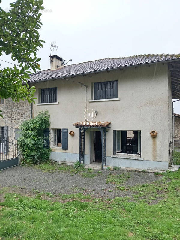 Maison à LA CHAPELLE-MONTBRANDEIX