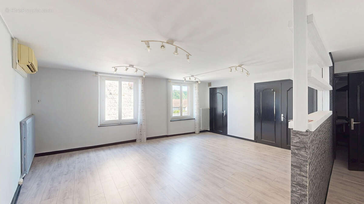 Appartement à UNIEUX
