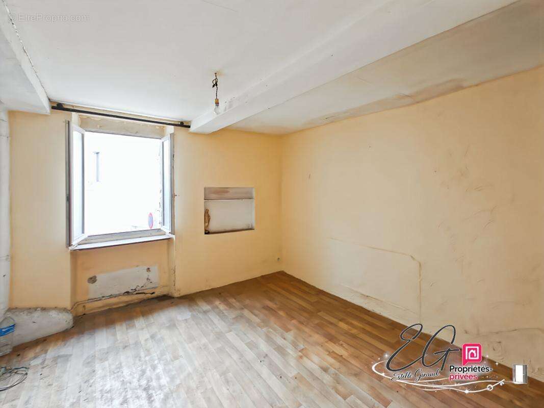Laure Minervois,  Projet de rénovation : maison de village avec extérieur et garage - photo 13
