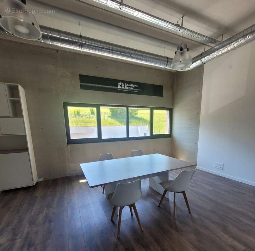 Espace bureau 1 étage - Commerce à POISY