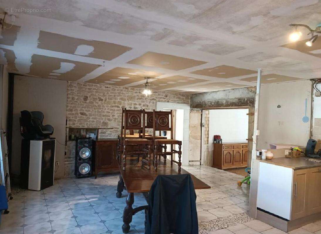 Maison à RUFFEC