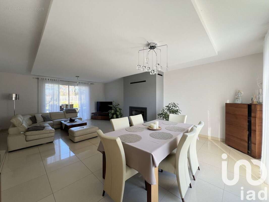 Photo 2 - Maison à ROEZE-SUR-SARTHE