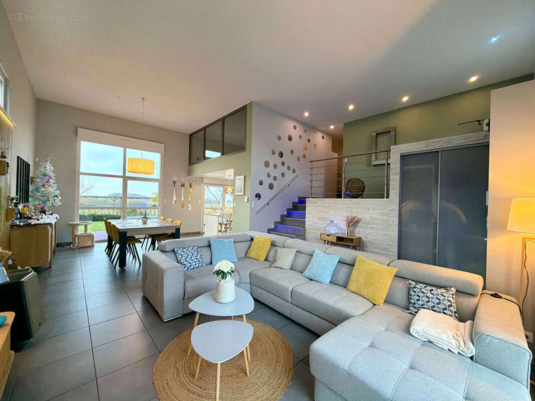 Maison à MONTOIS-LA-MONTAGNE