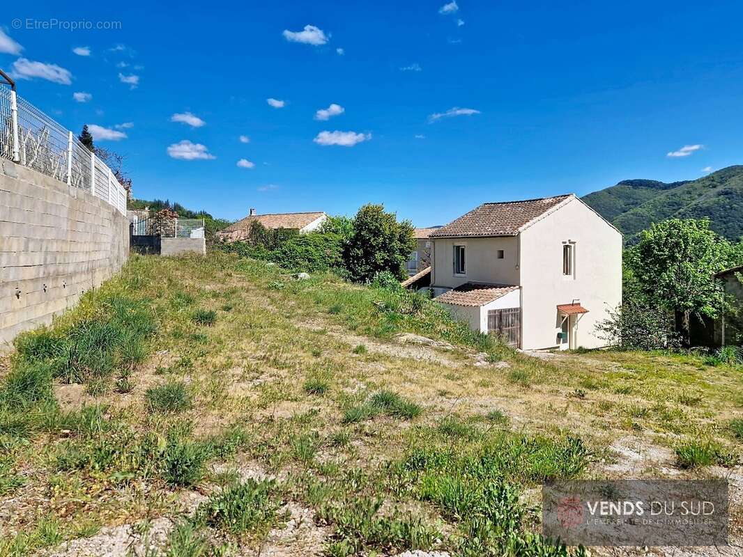 Maison à COLOMBIERES-SUR-ORB