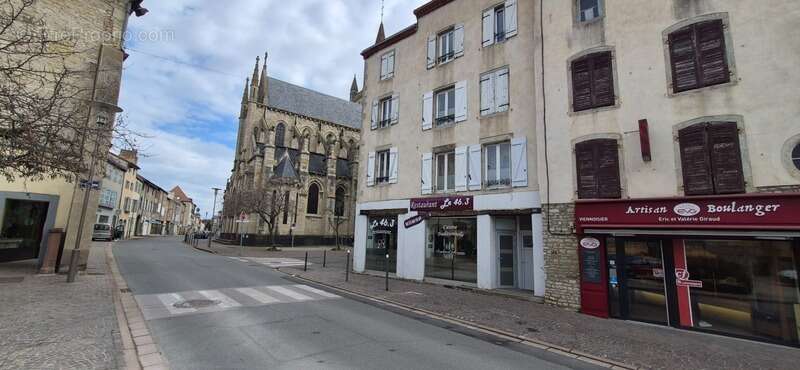 Commerce à AIGUEPERSE