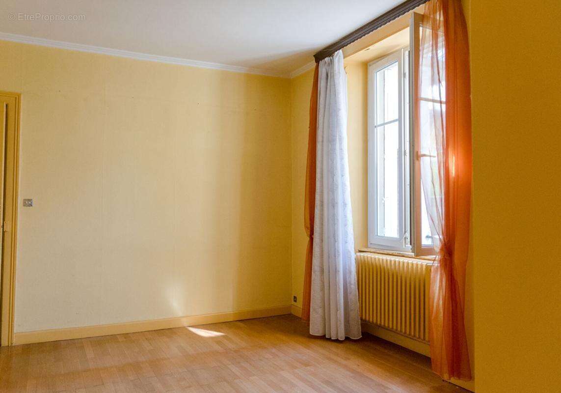 Agréable maison avec beau potentiel - photo 10