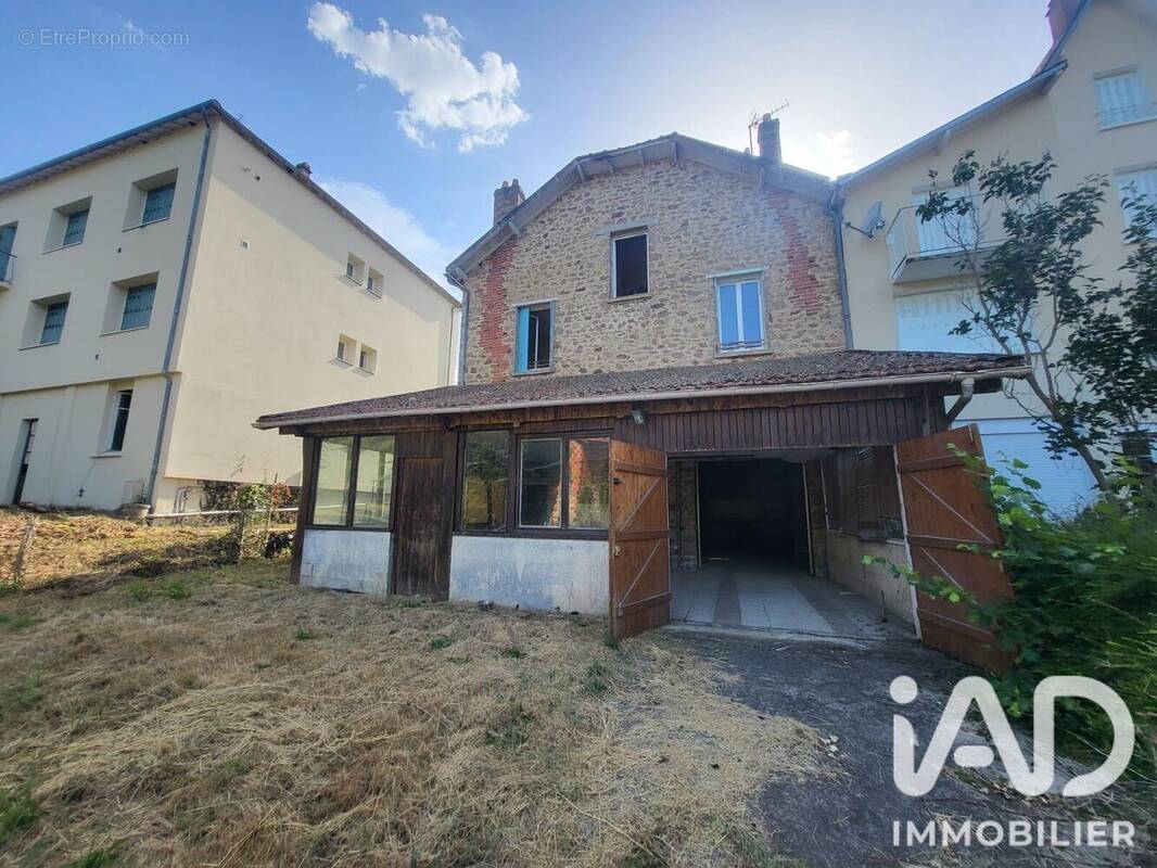 Photo 1 - Maison à SAINT-VICTURNIEN