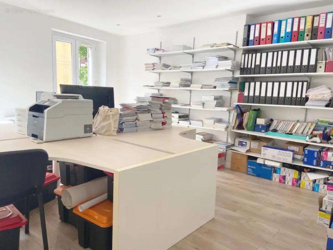 Boutique de 62 m² à vendre à SEVRES : Centre Ville, entrée indépendante, linéaire de façade de 4m. Découvrez cette opportunité d - photo 5