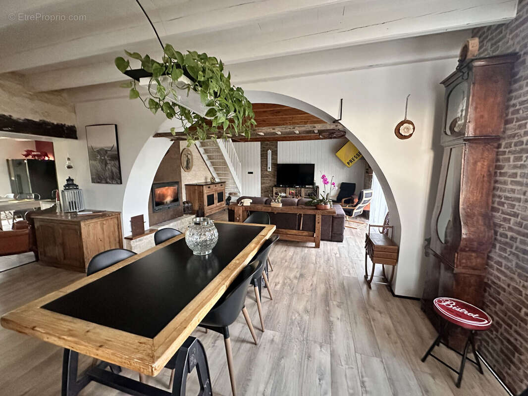 Maison 176 m² à Oulmes  - photo 2