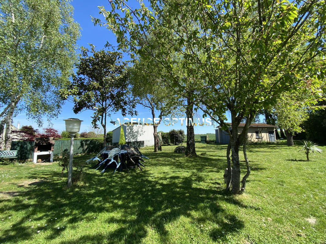 PAVILLON traditionnel avec GRAND GARAGE sur terrain arboré - VILLEBLEVIN (hors lotissement) - photo 12