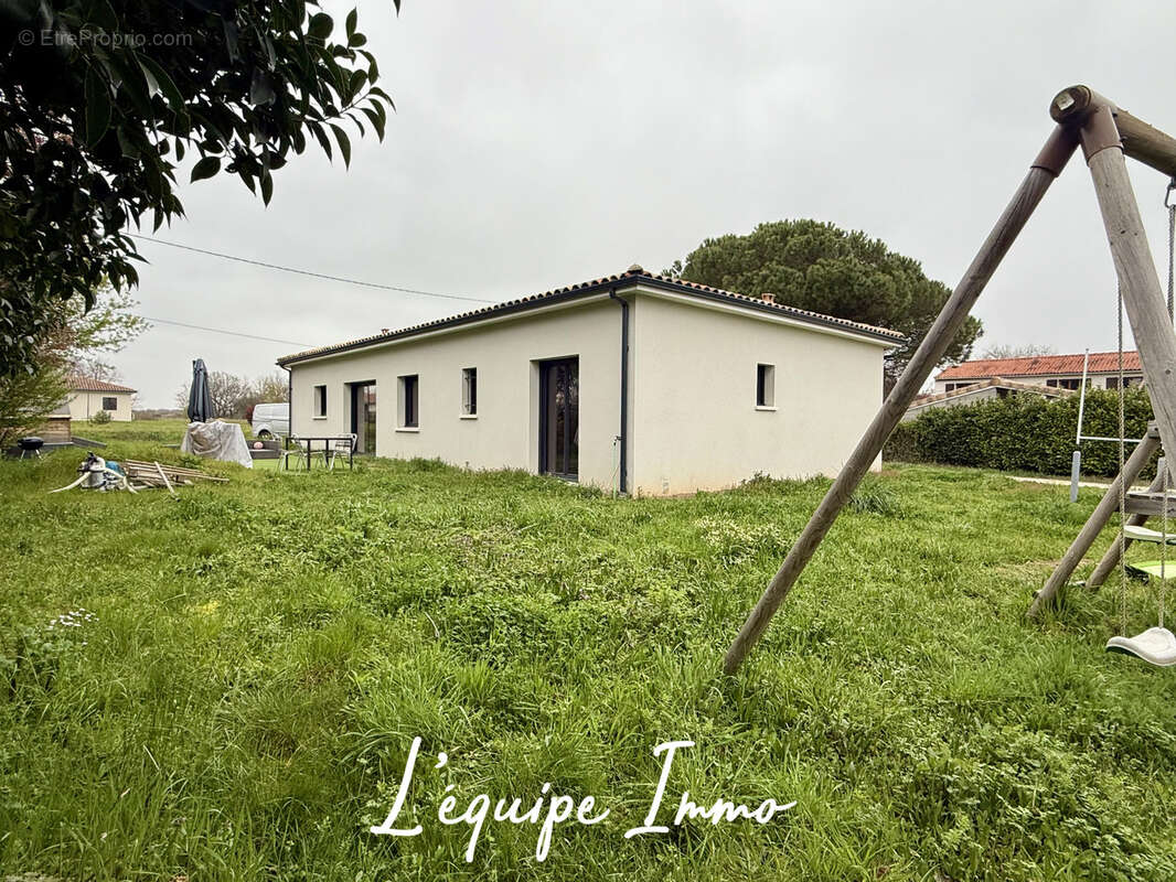 Maison à MONTAIGUT-SUR-SAVE