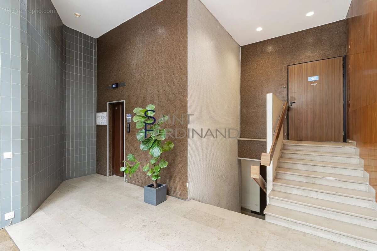 Appartement à PARIS-17E