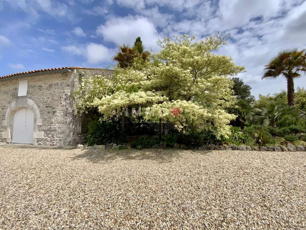 Maison à EPARGNES