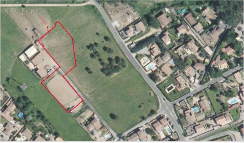 Terrain à GALLARGUES-LE-MONTUEUX