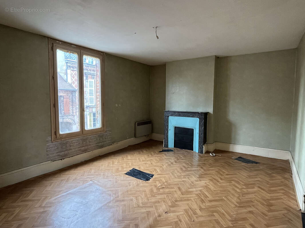 Commerce à LA FERTE-SAINT-AUBIN