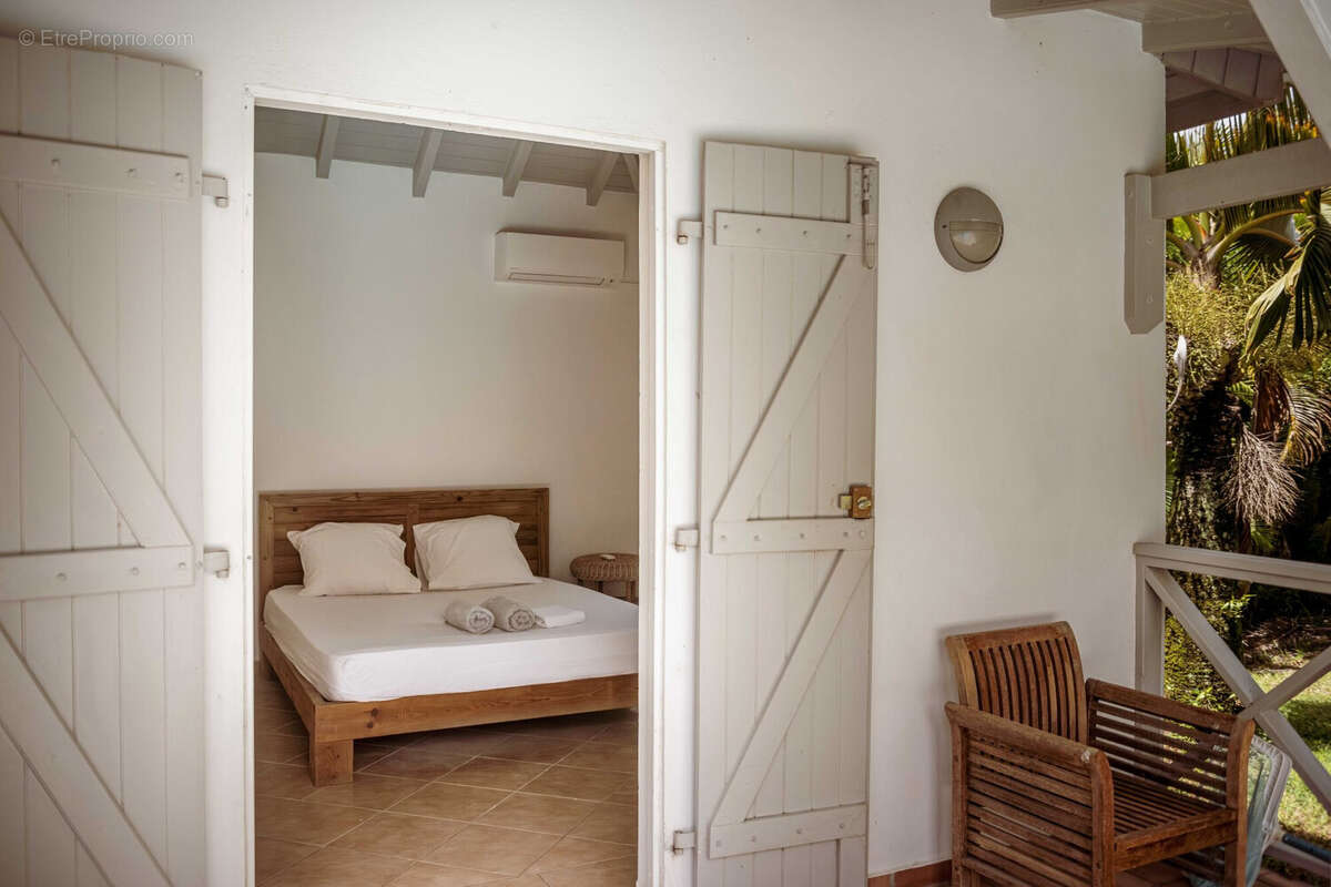 L'une des 3 chambres - Maison à BOUILLANTE