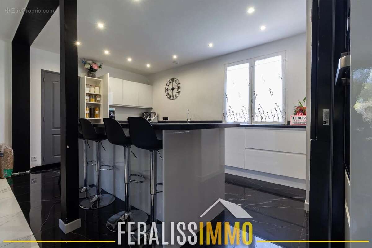 Maison à VAUX-SUR-SEINE