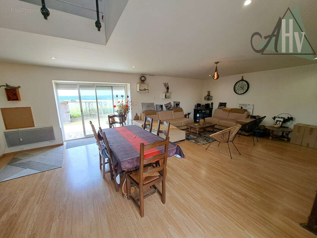 Maison à VILLENEUVE-LA-GUYARD