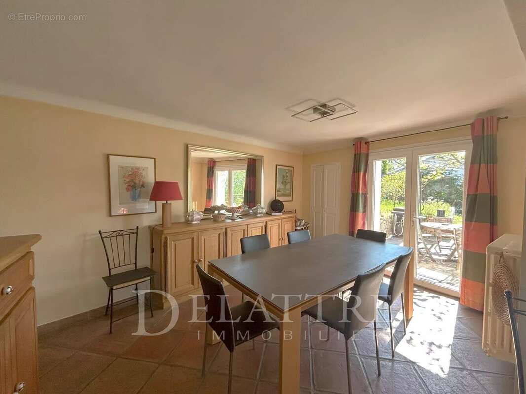 Maison à CHATEAUNEUF-GRASSE