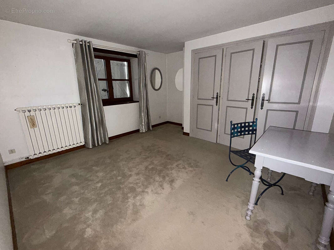 Maison à COMMELLE-VERNAY