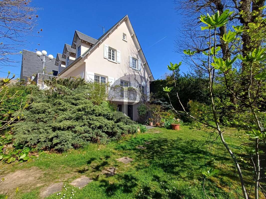 Maison à VERRIERES-LE-BUISSON