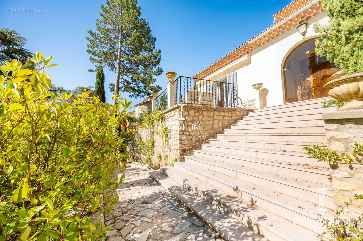 Maison 255 m² à Greoux-Les-Bains  - photo 8