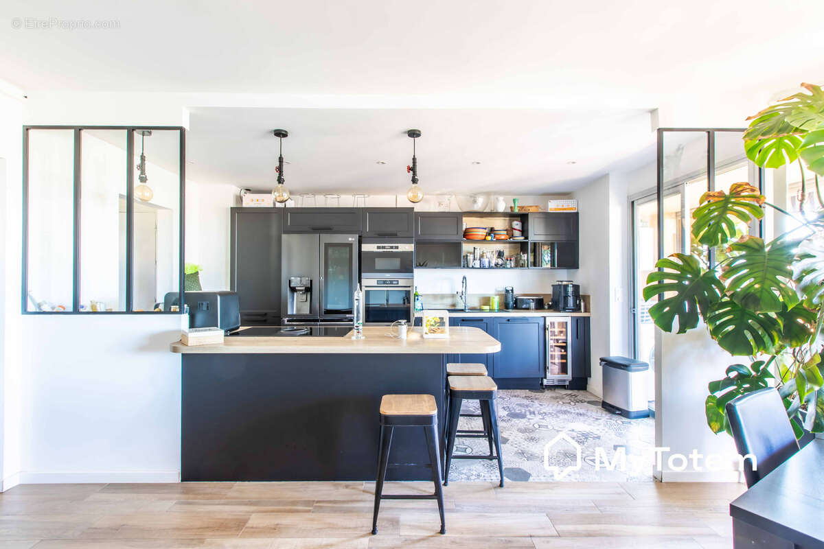 Appartement à SAINT-LAURENT-DU-VAR