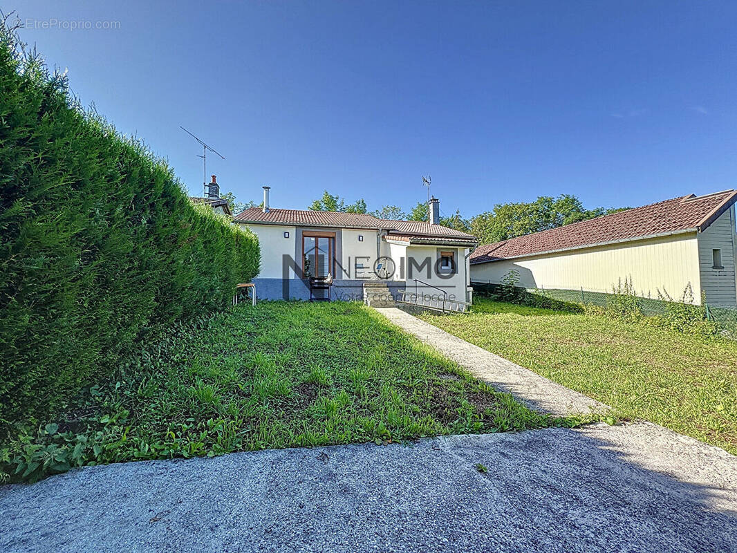 Maison à NEUFCHATEAU