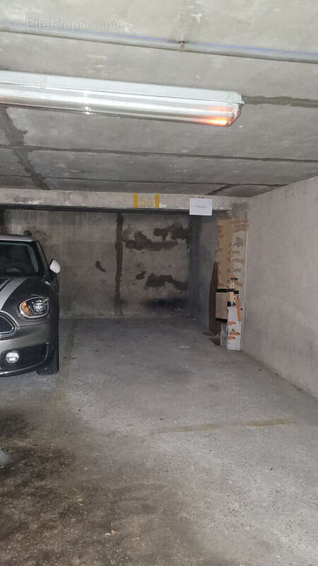 Parking à PARIS-12E