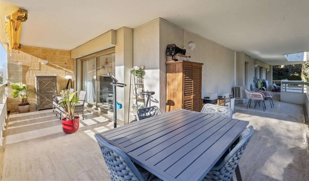 Appartement à LE CANNET