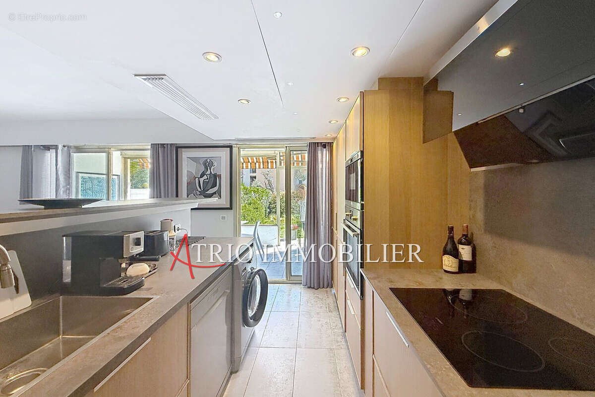 Appartement à SAINT-LAURENT-DU-VAR